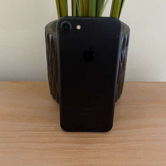 Old Fashioned iPhone 7 (Excellent Condition) - Picture 1 of 5